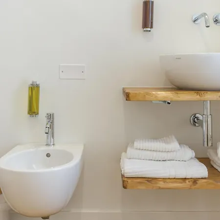 Emma's Downtown - Eco Design Pensionat Olbia